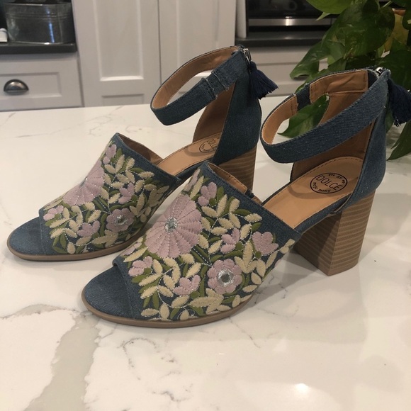 Dolce Mojo Moxy Denim Floral Heeled Sandal Bootie Womens 10 Embroidered Western - Picture 1 of 11